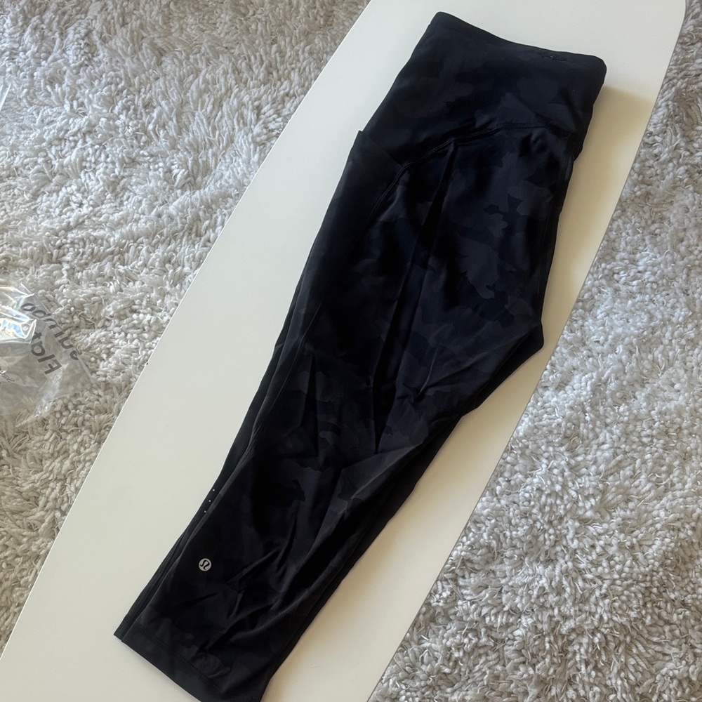LULULEMON NWOT Black Camo Leggings